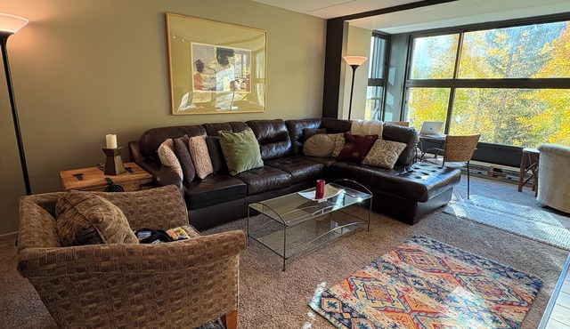 Ski-In/Ski-Out Copper Mountain Condo – Perfect for Holiday Getaways,