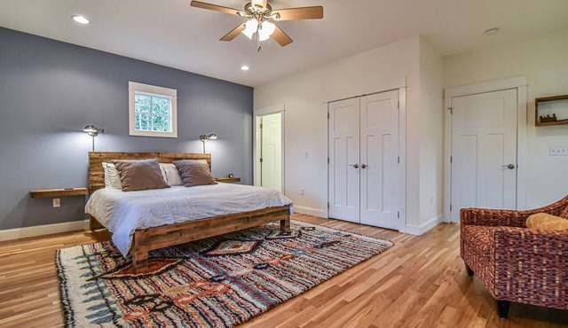 Skyloft – Walkable to downtown AVL, Family Friendly and two decks