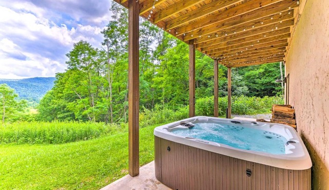 Slaty Fork Escape w/Mountain View + Hot Tub!