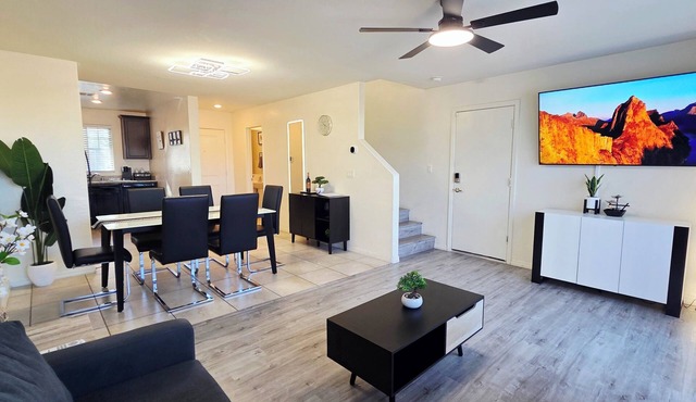 ⭐️⭐️⭐️⭐️⭐️ Sleek Design. Elevated Stay｜15 min to Downtown! ✅️