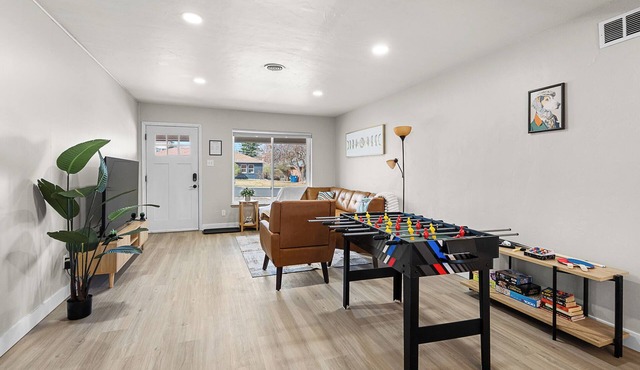 Sleeps 12 · Game Room · Foosball · Yard BBQ · 3BR Near Anschutz & Denver