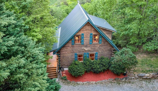 Soaring Hawk The `Ultimate` Log Cabin with EPIC Breathtaking Views|Hot Tub|Pets Welcome