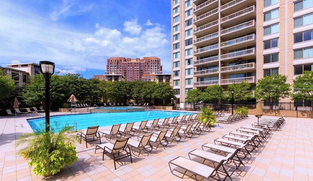 Spacious 1BR+Den | Steps from Pentagon City