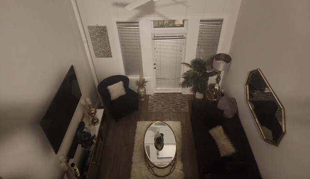 Spacious 2 bedroom plus loft with a elegenat setting and a great view.