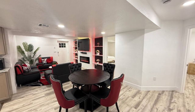 Spacious 3BR/2.5BA 10 min to DIA Private Entry