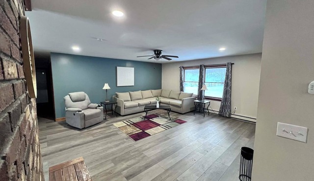 Spacious 3BR Home ~ Sleeps 6 ~ Near Catskill Mountains & Skiing ~ Yard ~ Parking