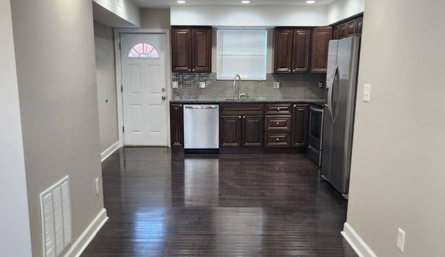 Spacious 4-bedroom house with AC in brilliant Annapolis
