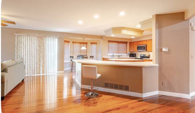 Spacious 4-bedroom house with AC, WiFi in beautiful Denver