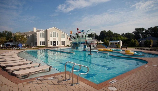 Spacious 4 BR | The Colonies At Williamsburg