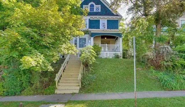 Spacious 4BR - Near SU & Dome – Ideal for Groups