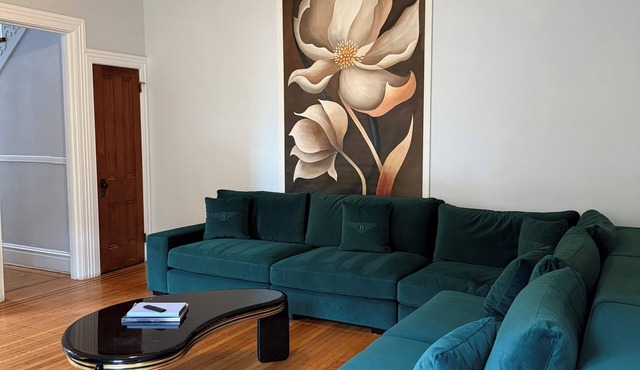 Spacious 5-bedroom townhome in Baltimore