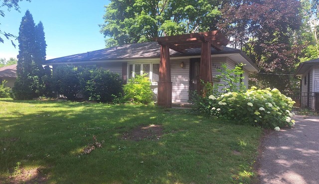 Spacious 5-bedroom house in Bloomington