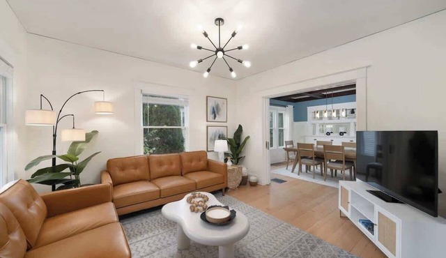 Spacious 5BR Sunlit Craftsman - 5BD/2BA - Arcade