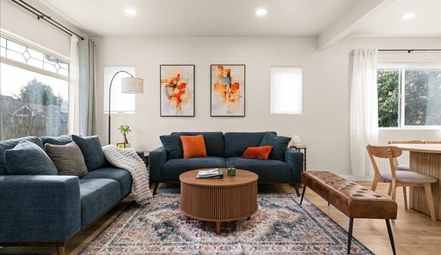 Spacious 5BR Walkable Seattle Home Near Green Lake
