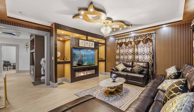 Spacious 6-bedroom house in peaceful Niagara Falls with AC for 22 people sleep