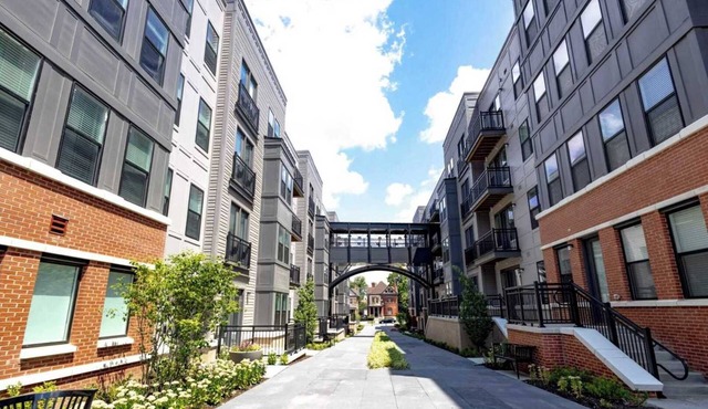 Spacious 8BR 8BA combined Apartments Near Downtown Cincinnati in Cincinnati