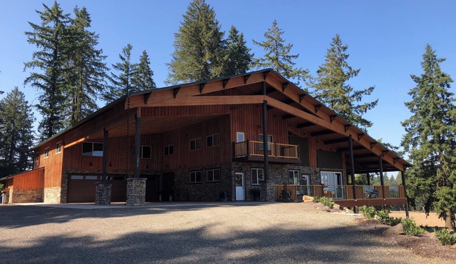 Spacious 9-bedroom Lodge in Hillsboro