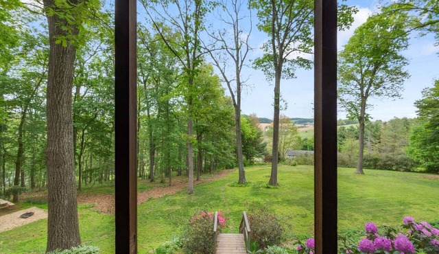 Spacious & charming country home in Manchester, MD