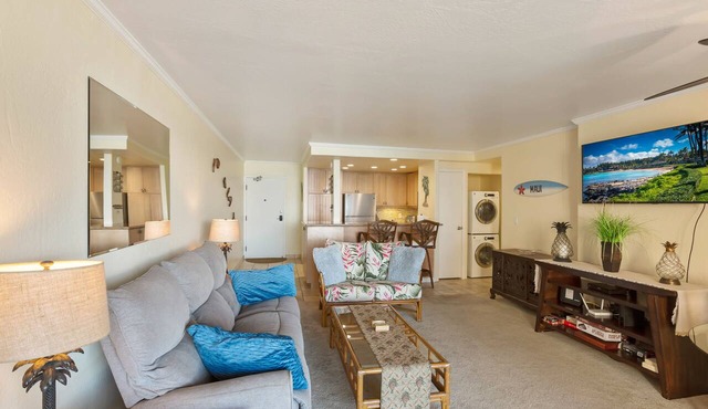 Spacious condo with an ocean view, pool, & washer/dryer - walk to beach