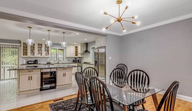 Spacious Gorgeous Getaway perfect for family reunion or business