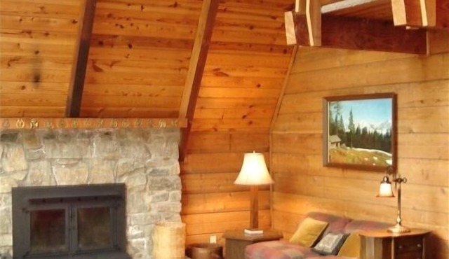 Spacious Mountain Cabin in Gated Community