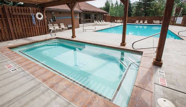 Spacious Park City 4BR, Walk to Three Kings Lift, Mountain Views, Pool & Hot Tu