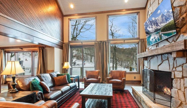 Spacious Ski-In/Ski-Out Chalet on Beech Mountain