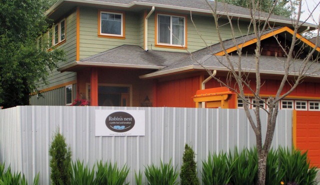 SPARROW'S PERCH A Charming 1 bedroom apartment with private back yard and deck.