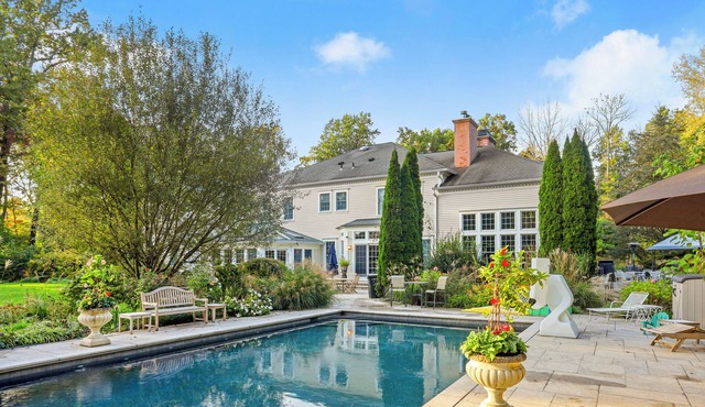 Spectacular Mansion with pool/spa - close to NYC