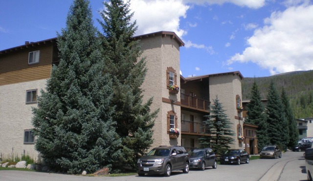 Spend time in paradise. Warm days, refreshingly cool summer nights. 2bed,2bath