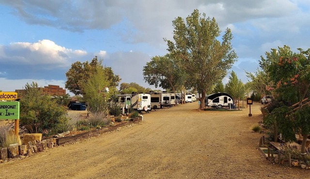 Standard RV Site (up to 28'), Pull Through, Full Hookup (30/50 amp)