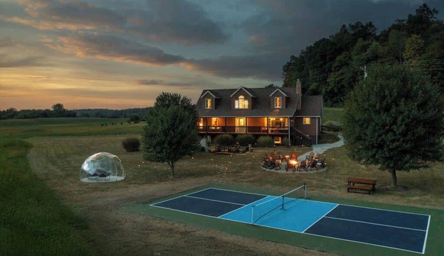 Stoneveil Retreat | Pond Hot Tub Sauna