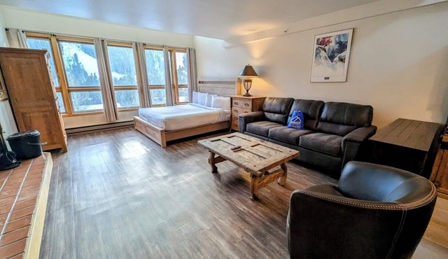 Studio w/Full-Size Kitchen, Snake River Walks