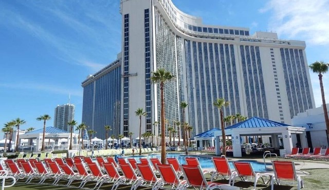 STUDIO WESTGATE LAS VEGAS RESORT & CASINO, 6 ONSITE BARS, SPORTSBOOK, MONORAIL