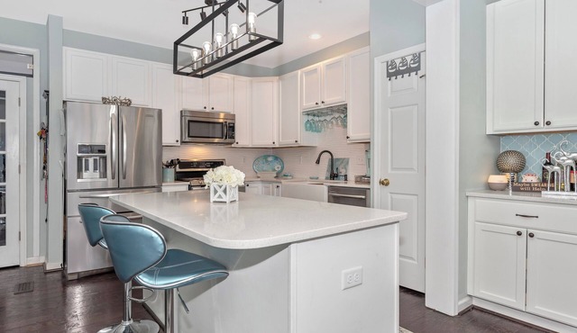Stunning Executive Style Suite with Queen & Twin bed