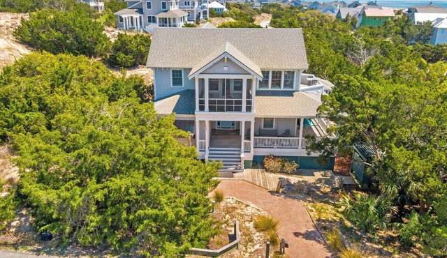 Stunning Ocean and Sunset Views Steps to South Beach Hot Tub and Pet Friendly