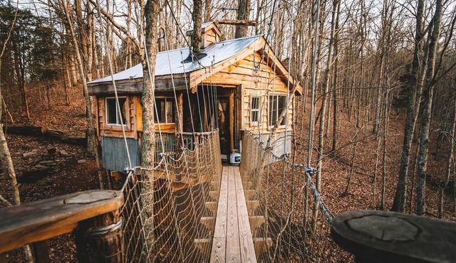 Stunning Tree House Tucked Away Among the Trees near Germantown, Kentucky