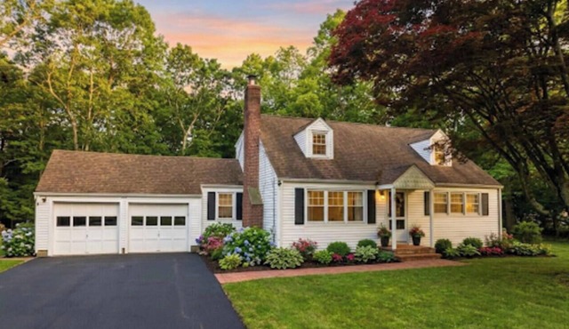 Stylish 2BR House Near Stony Brook University
