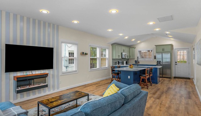 Stylish 4BR Haven Backyard and Fire Pit