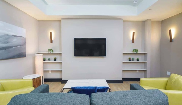 Stylish Flat on Tennyson St–Walk to Dining & More!