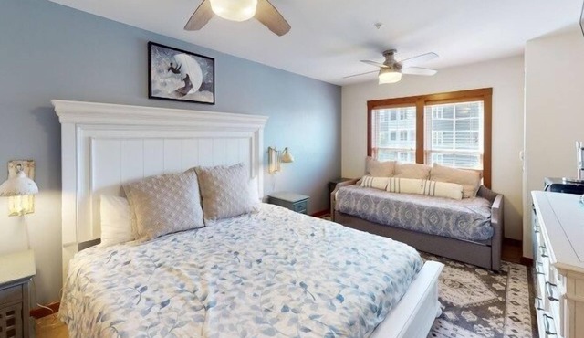 Stylish room at Allegheny Springs - sleeps 4! by RedAwning