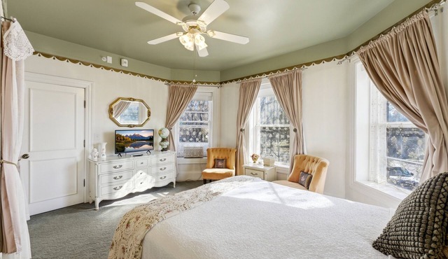 Sun-filled 1-br in Boutique B&B (queen bed + jet spa)