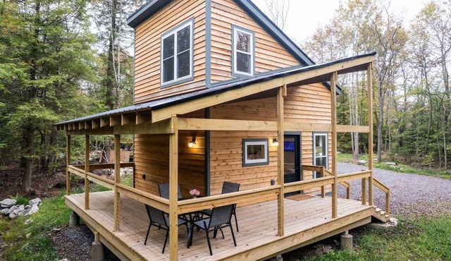 Sundew Cottage - Trailheads & Powder Days Await!