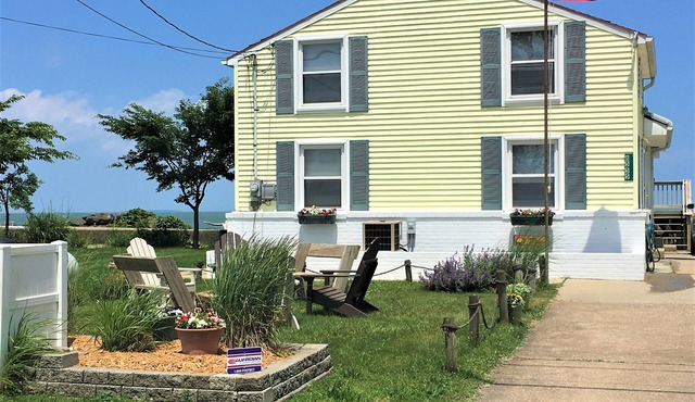 Sunny Disposition-Quaint Cottage on Lake Erie Near Port Clinton, Lakefront