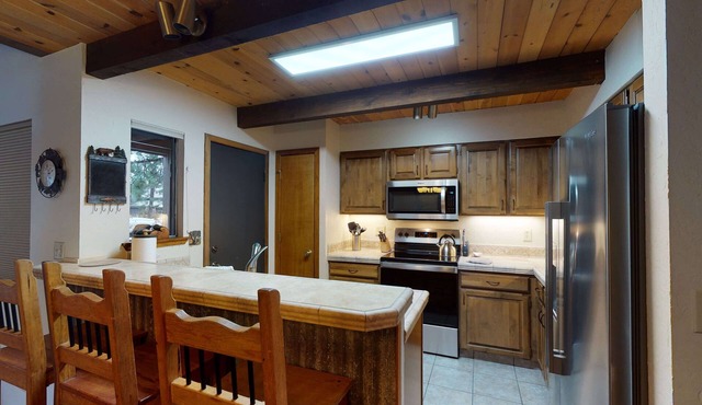 Sunriver Condo Escape with Access to The Cove