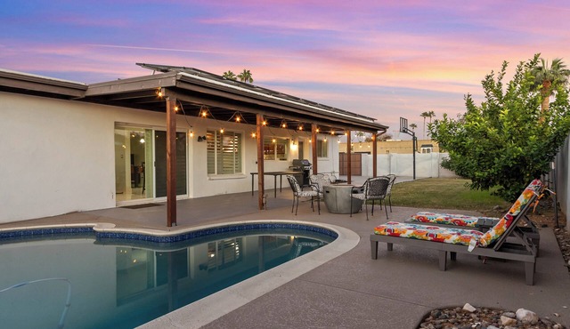 Sunset Haven with Private Pool, Grill, Firepit, and Basketball in Scottsdale