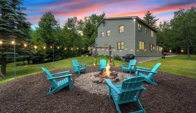 Sunset Retreat - Lake George 5 acre with AC, Firepit, Game Room and Grill