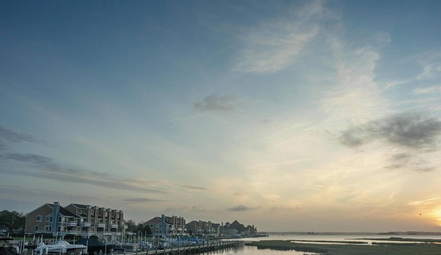 Sunsets, Peace & Quiet, Next to Northside Park, Over 60 5 Star Reviews!
