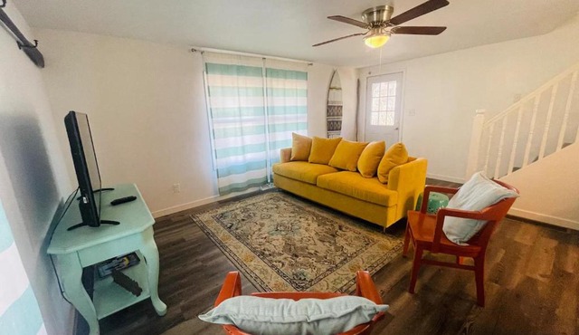 Surf Cottage - Boat Parking & Block from Beach
