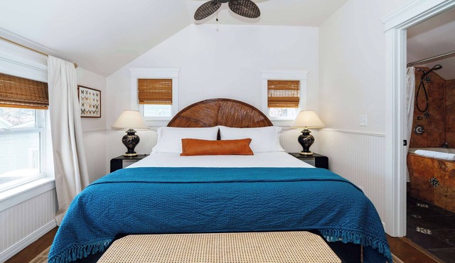 Swank Suites- Top Floor + Private Patio